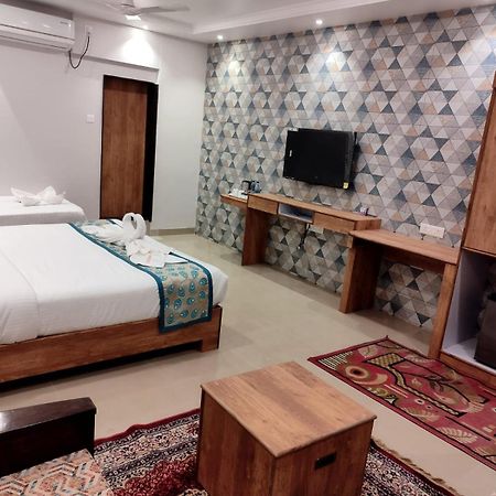 Boshan Hotels Mapusa Kültér fotó