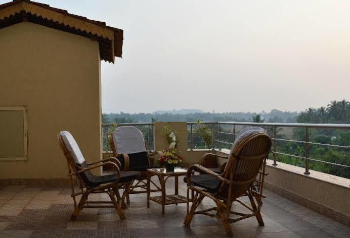 Boshan Hotels Mapusa Kültér fotó